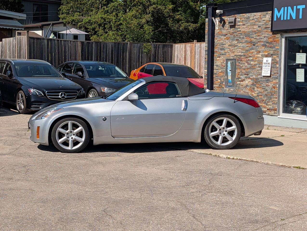 2004 Nissan 350Z Clean CarFax   2 Keys   6-Speed Manual Photo