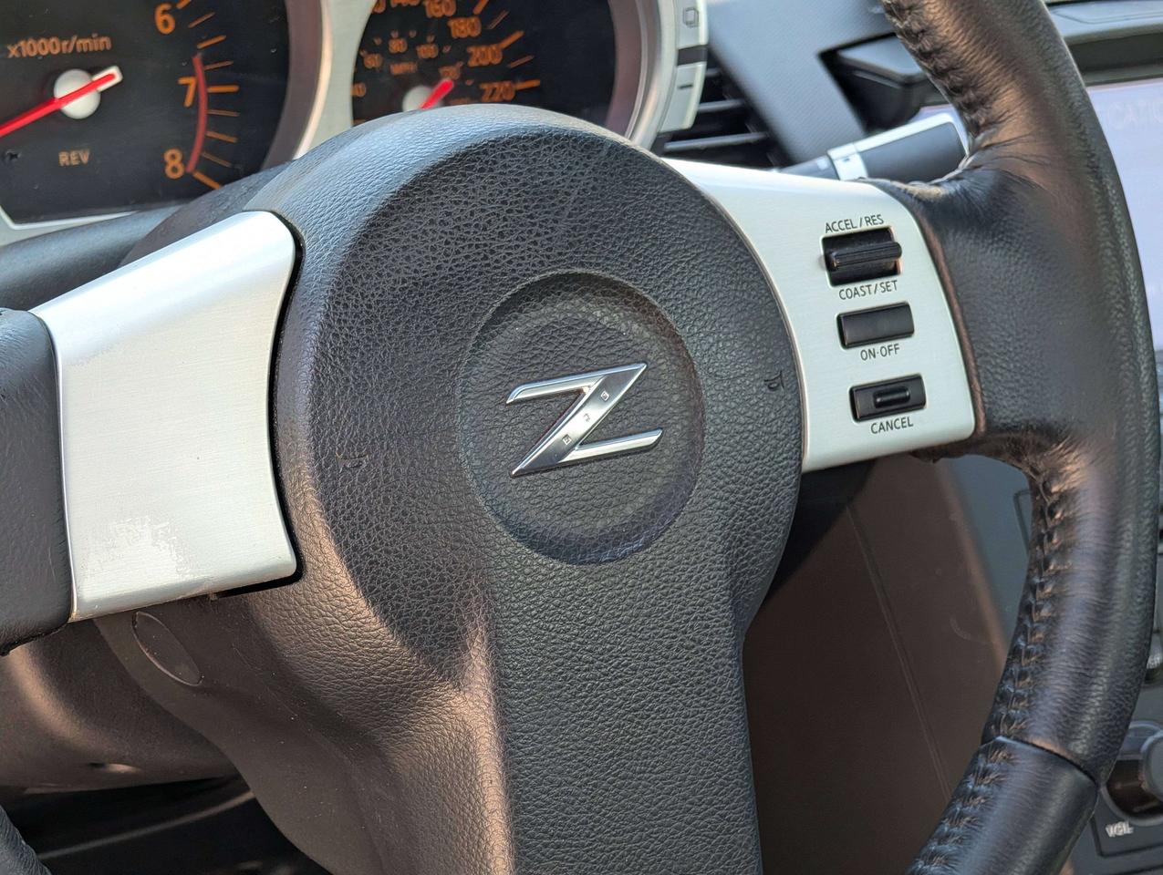 2004 Nissan 350Z Clean CarFax   2 Keys   6-Speed Manual Photo
