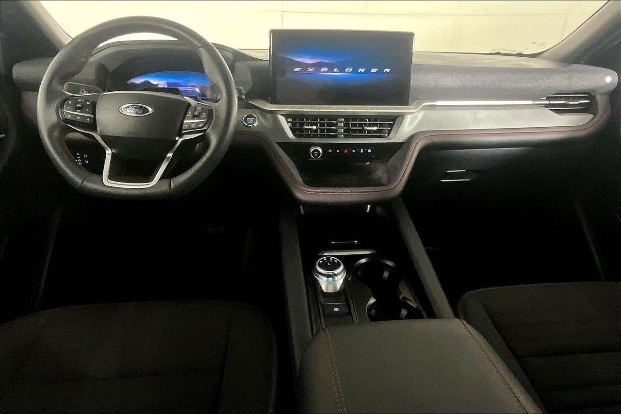 2025 Ford Explorer ST-Line 4WD Photo