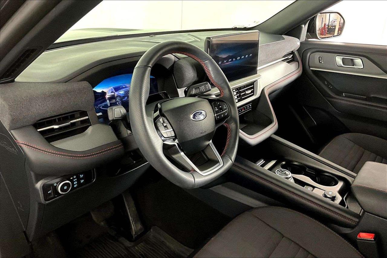 2025 Ford Explorer ST-Line 4WD Photo