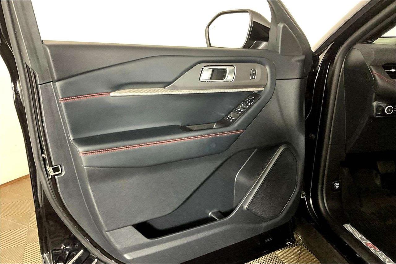 2025 Ford Explorer ST-Line 4WD Photo