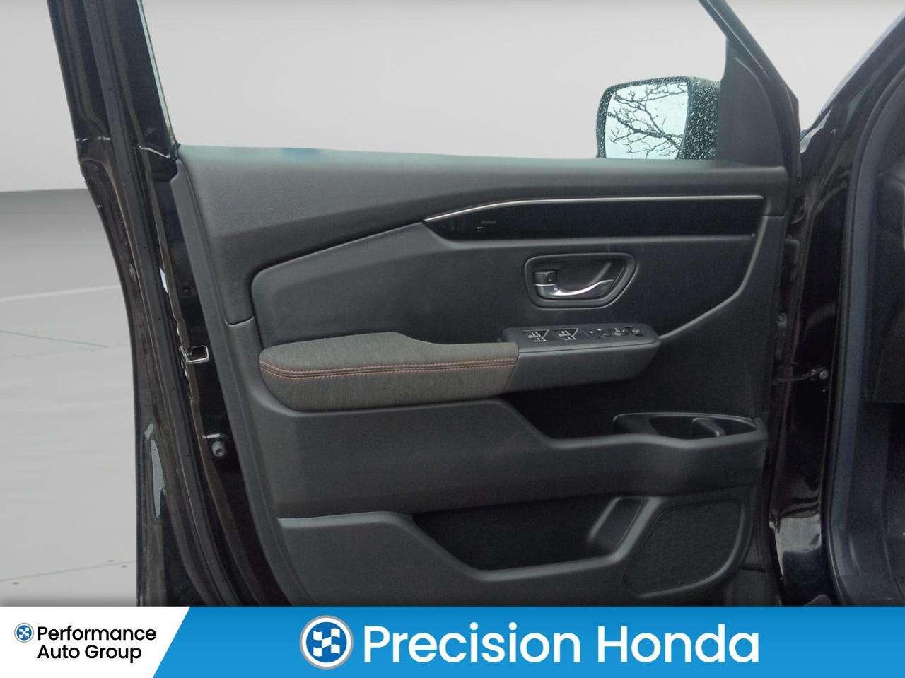 2025 Honda Pilot Sport 8 Pass  CarPlay Heated Seats Photo