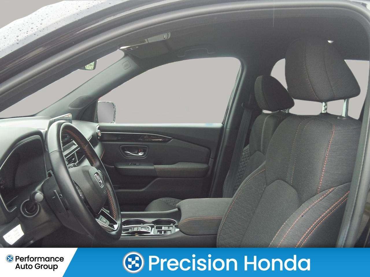 2025 Honda Pilot Sport 8 Pass  CarPlay Heated Seats Photo