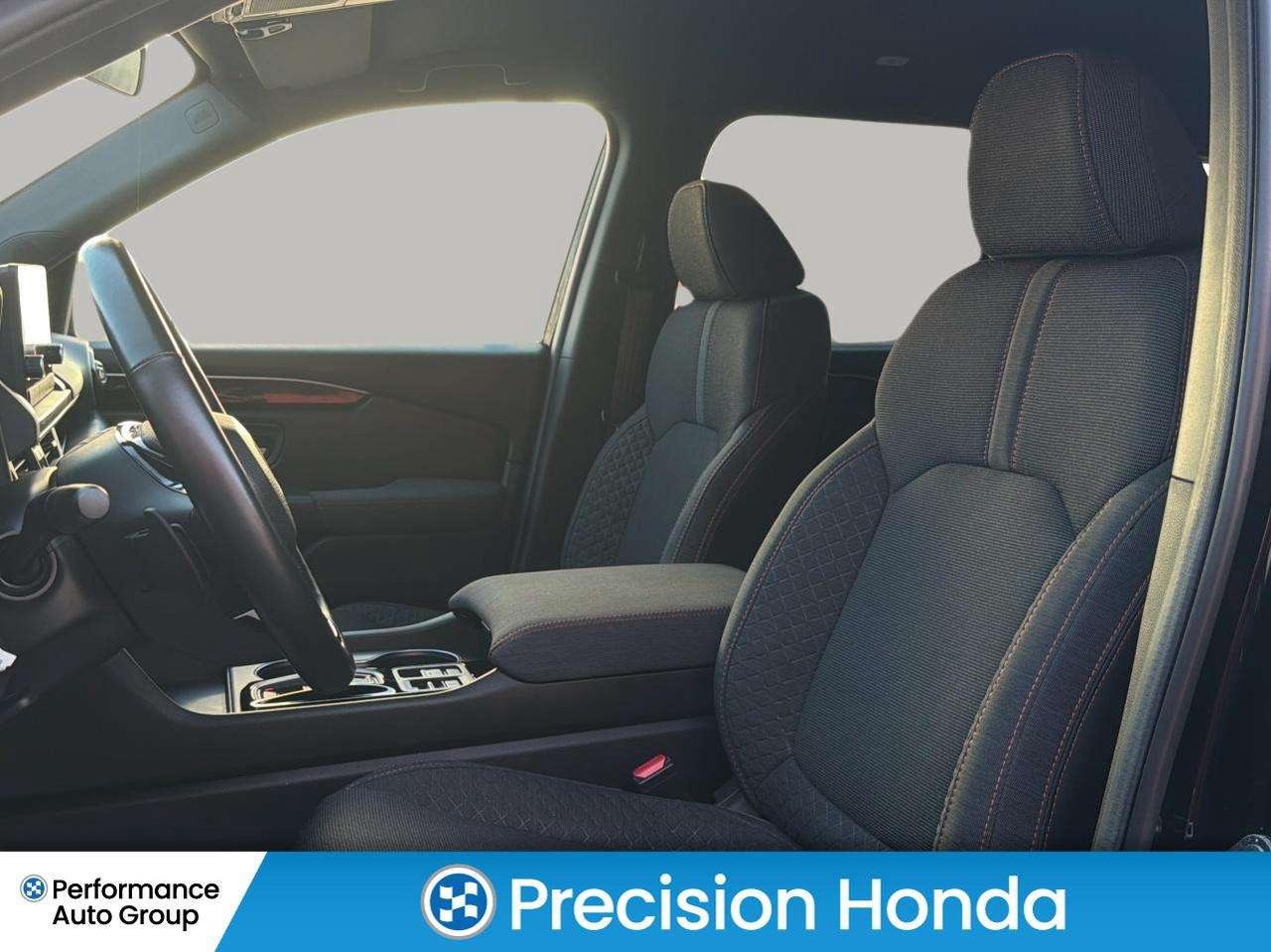 2025 Honda Pilot Sport 8 Pass  CarPlay Heated Seats Photo