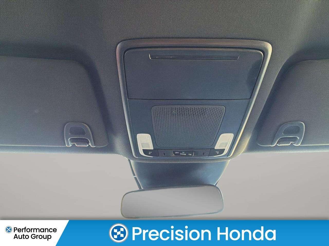 2025 Honda Pilot Sport 8 Pass  CarPlay Heated Seats Photo