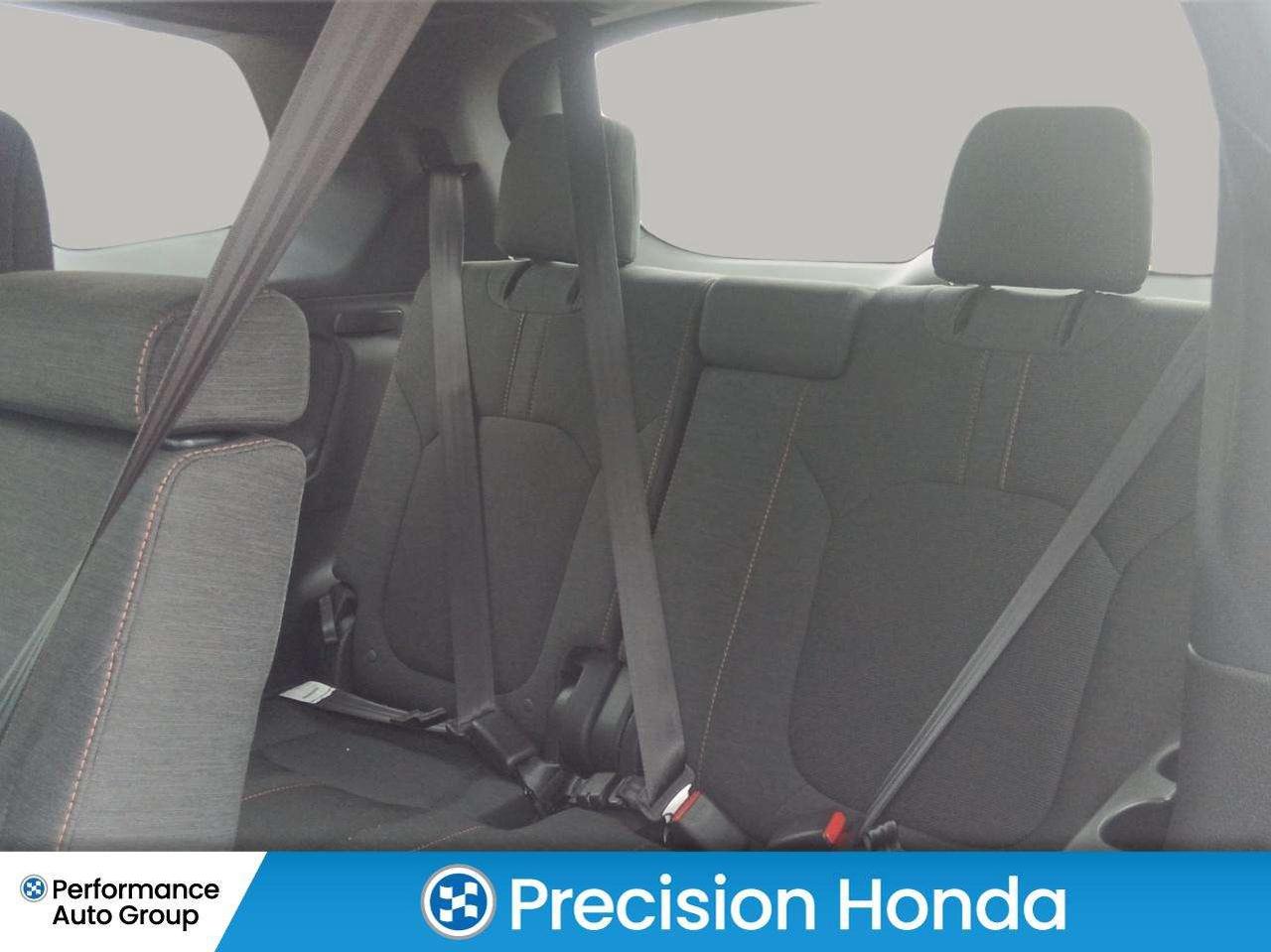 2025 Honda Pilot Sport 8 Pass  CarPlay Heated Seats Photo