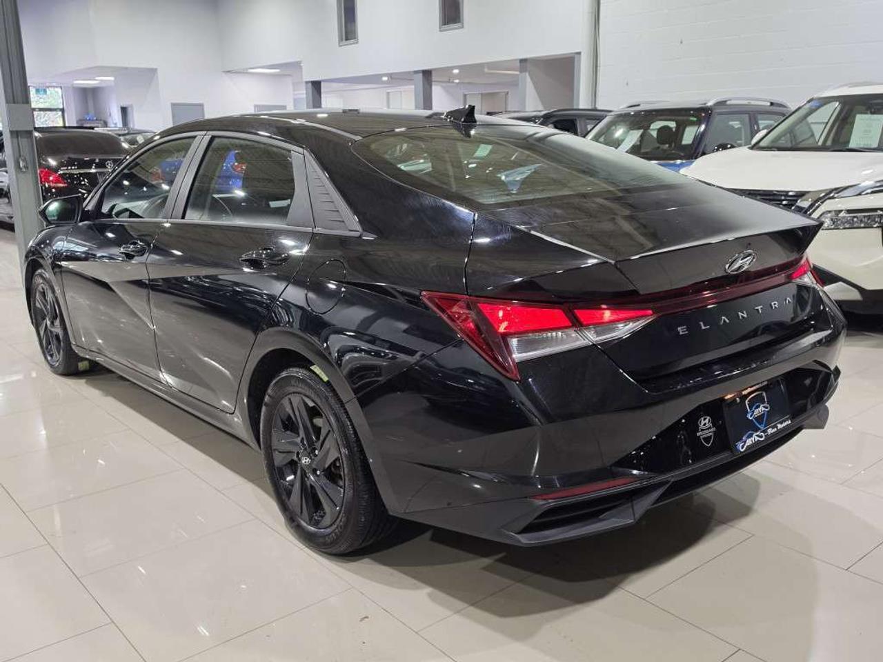 2023 Hyundai Elantra Preferred w/Tech No Accidents Sunroof Navigation Backup Camera Photo4