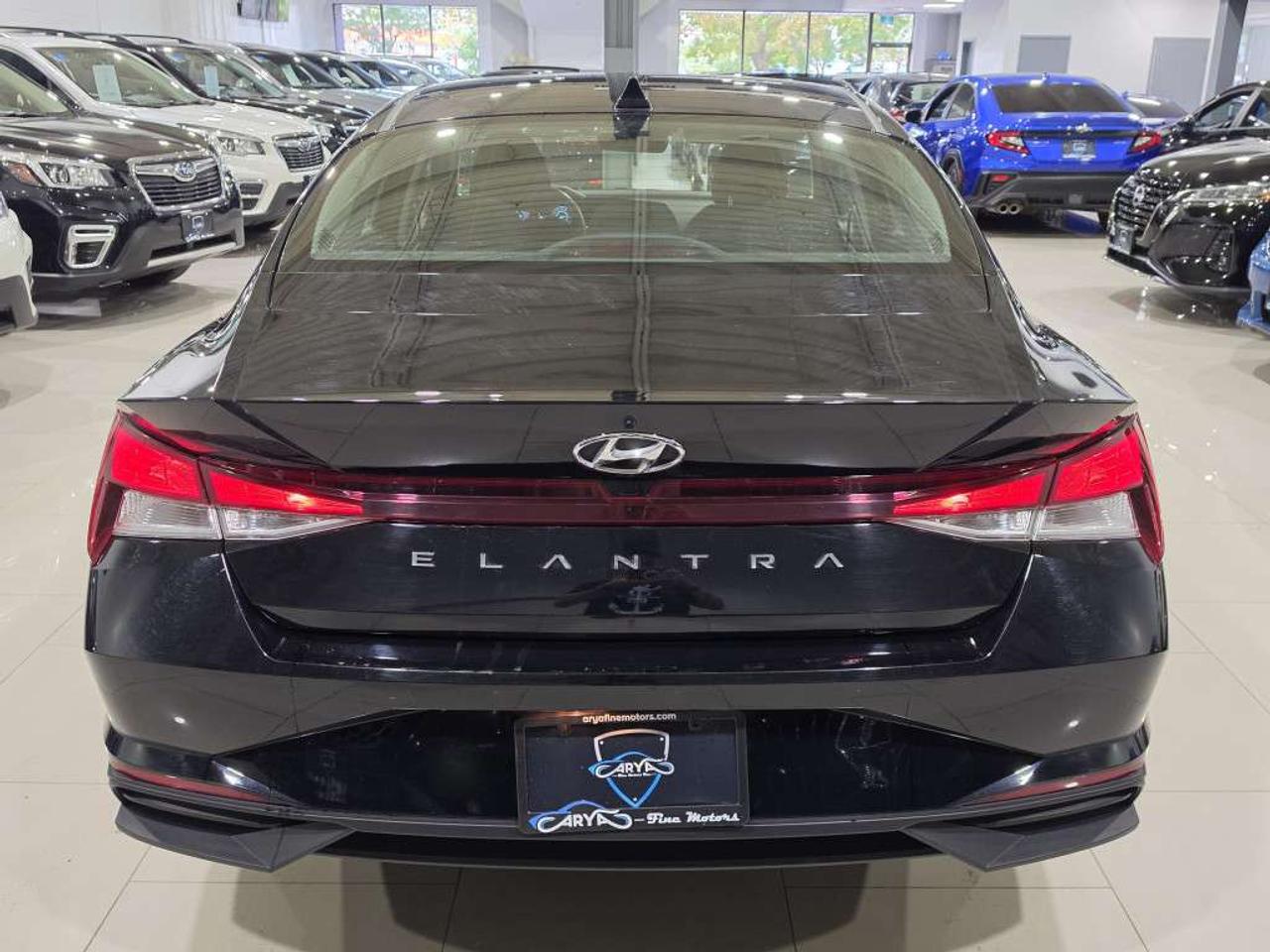 2023 Hyundai Elantra Preferred w/Tech No Accidents Sunroof Navigation Backup Camera Photo