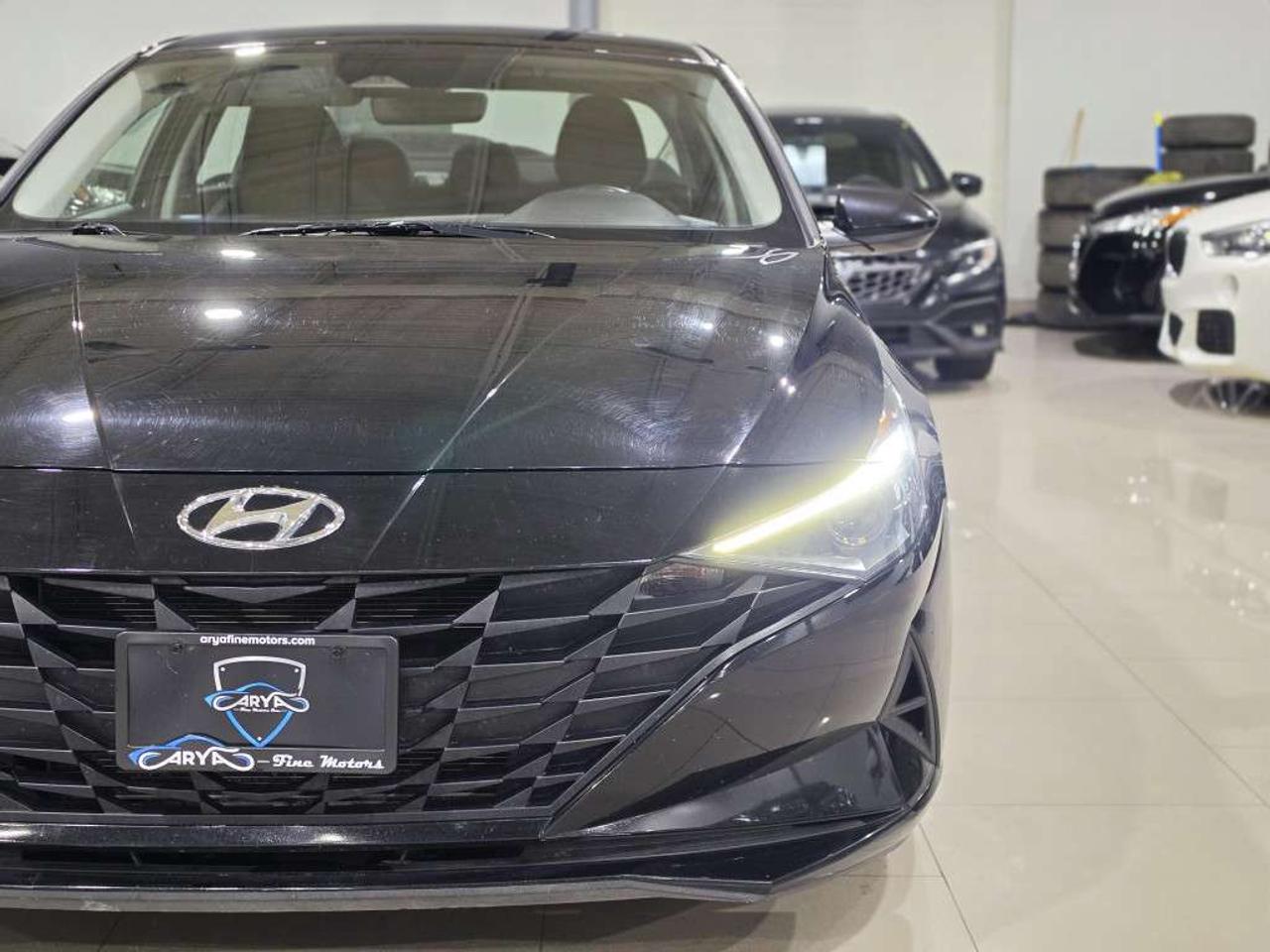 2023 Hyundai Elantra Preferred w/Tech No Accidents Sunroof Navigation Backup Camera Photo