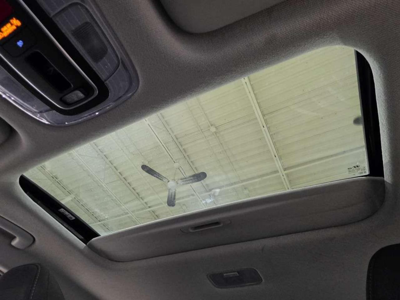 2023 Hyundai Elantra Preferred w/Tech No Accidents Sunroof Navigation Backup Camera Photo