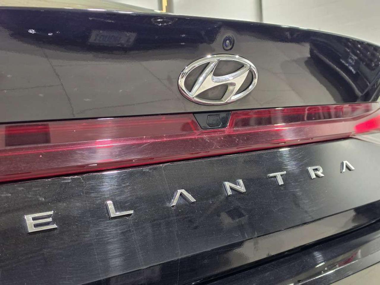 2023 Hyundai Elantra Preferred w/Tech No Accidents Sunroof Navigation Backup Camera Photo