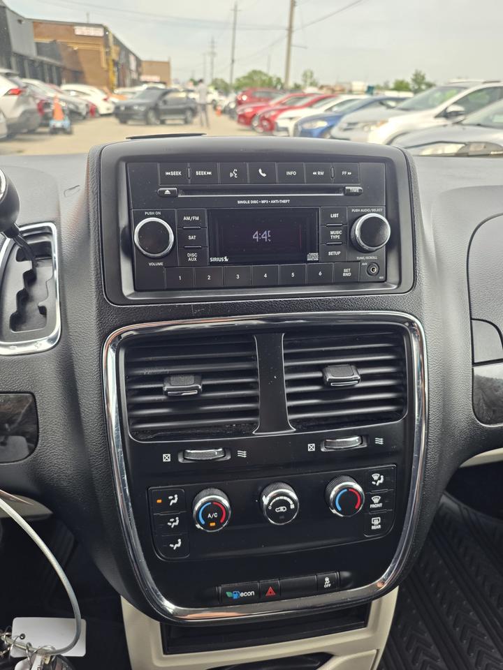 2015 Dodge Grand Caravan American Value Package Photo