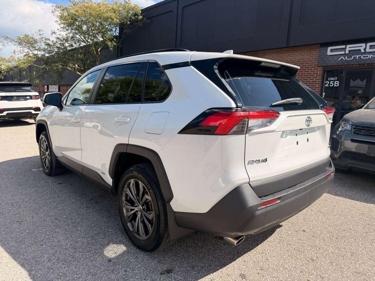 2025 Toyota RAV4 Hybrid XLE AWD PREMIUM, LEATHER, SUNROOF Photo