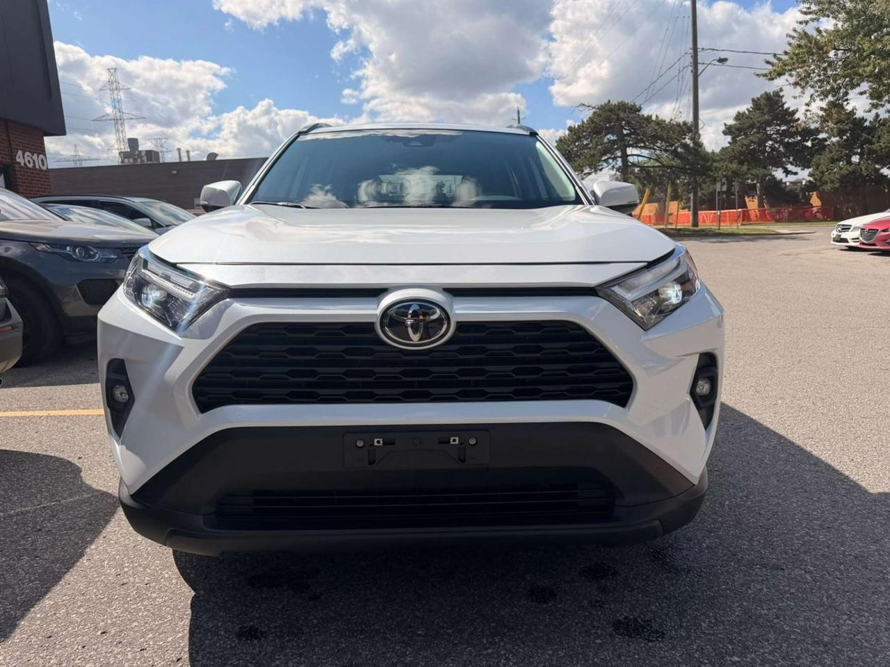 2025 Toyota RAV4 Hybrid XLE AWD PREMIUM, LEATHER, SUNROOF Photo