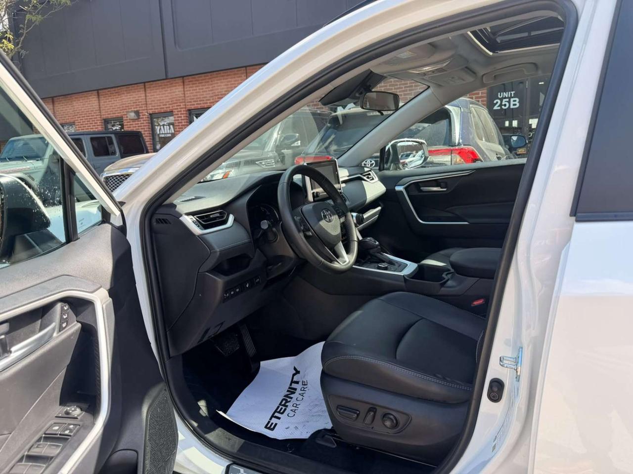 2025 Toyota RAV4 Hybrid XLE AWD PREMIUM, LEATHER, SUNROOF Photo
