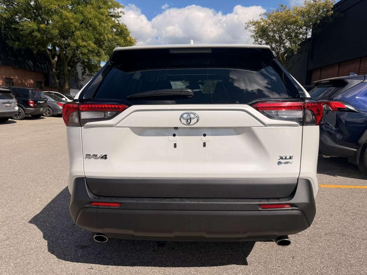 2025 Toyota RAV4 Hybrid XLE AWD PREMIUM, LEATHER, SUNROOF Photo