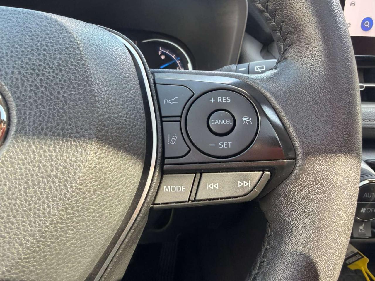 2025 Toyota RAV4 Hybrid XLE AWD PREMIUM, LEATHER, SUNROOF Photo