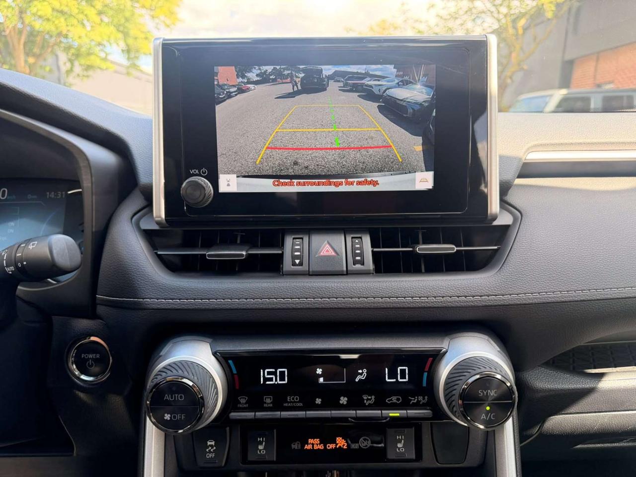 2025 Toyota RAV4 Hybrid XLE AWD PREMIUM, LEATHER, SUNROOF Photo