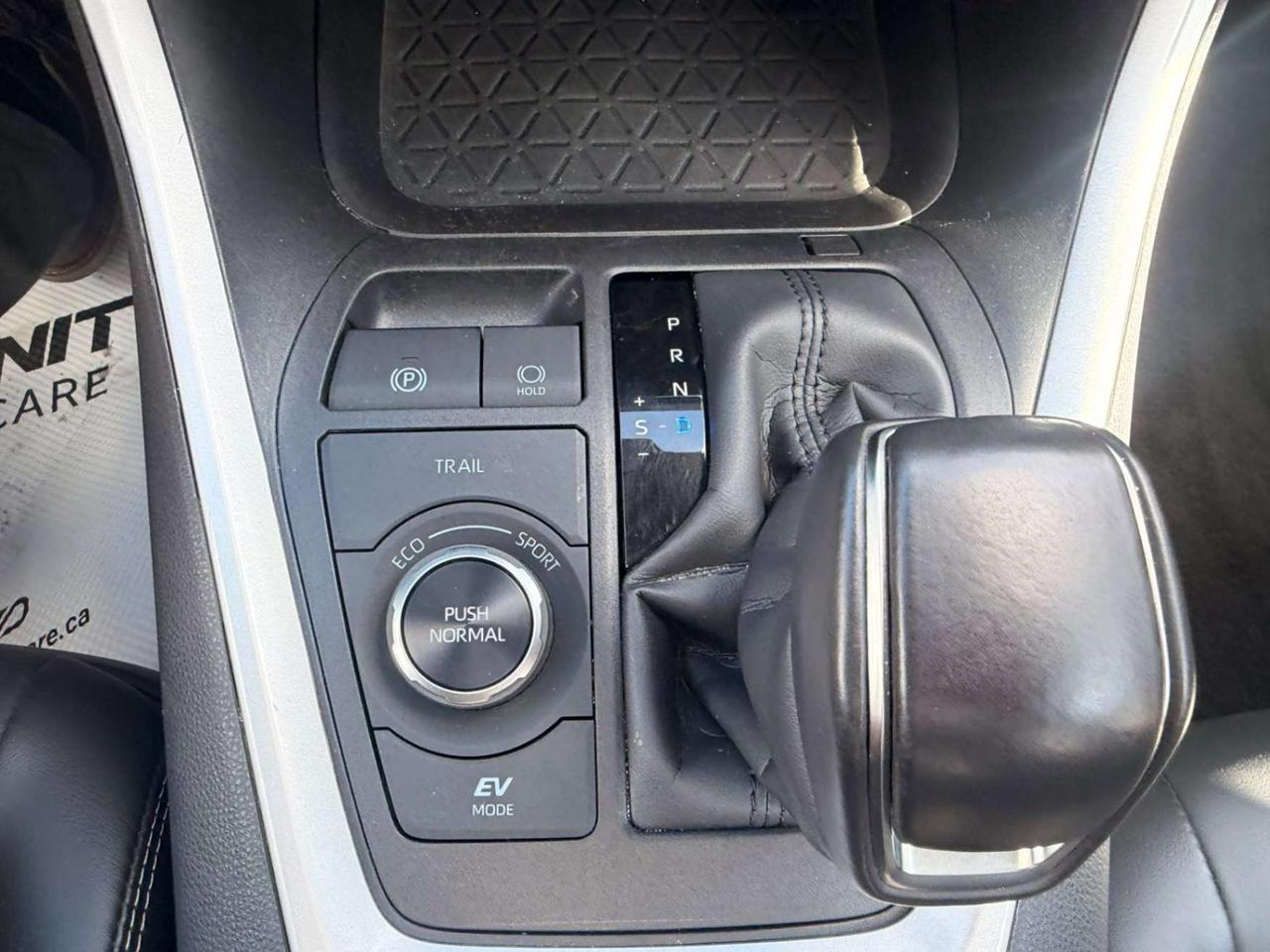 2025 Toyota RAV4 Hybrid XLE AWD PREMIUM, LEATHER, SUNROOF Photo