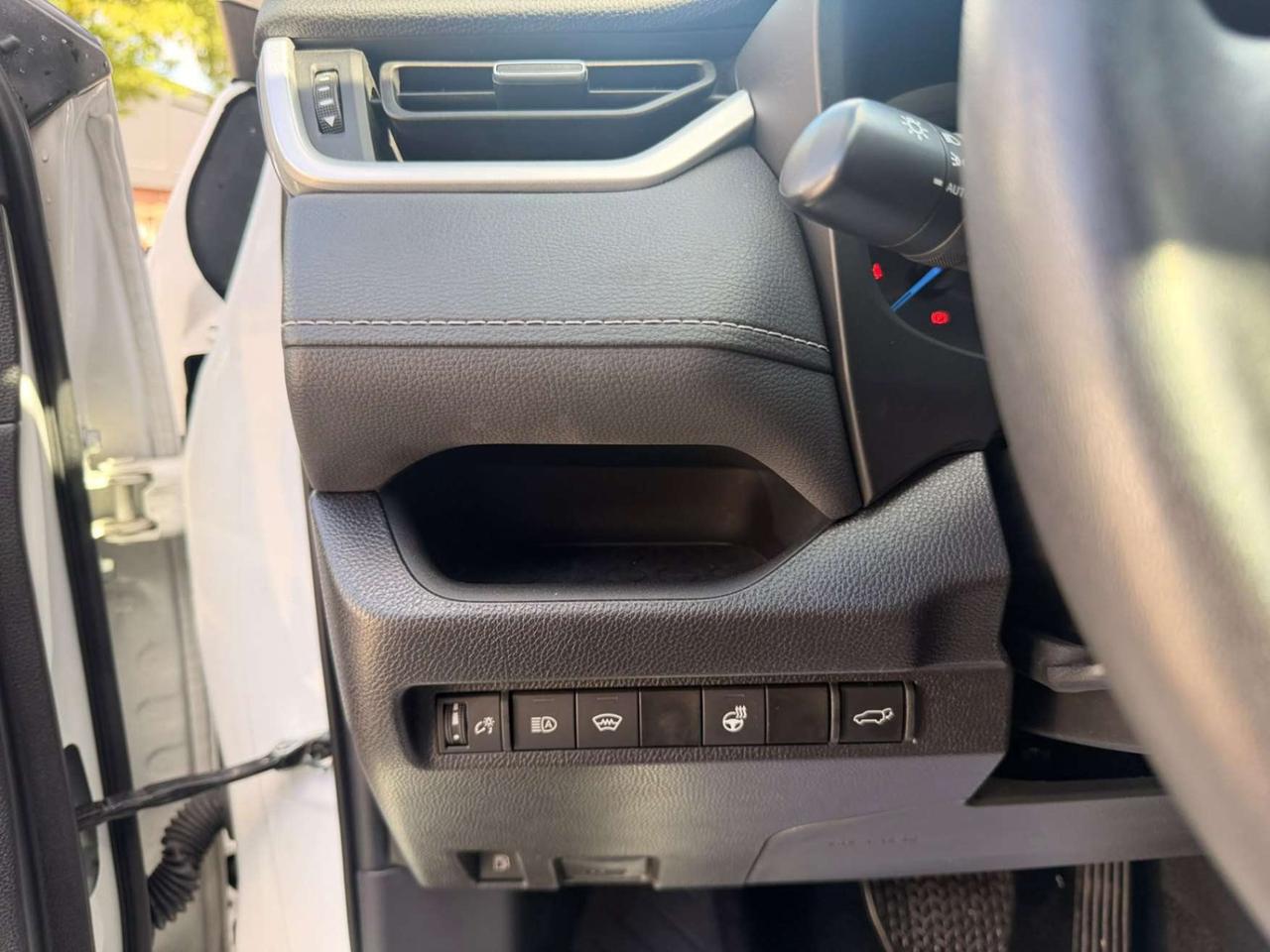 2025 Toyota RAV4 Hybrid XLE AWD PREMIUM, LEATHER, SUNROOF Photo