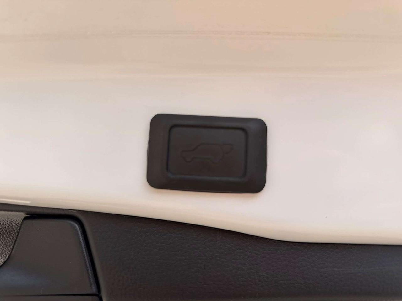 2025 Toyota RAV4 Hybrid XLE AWD PREMIUM, LEATHER, SUNROOF Photo