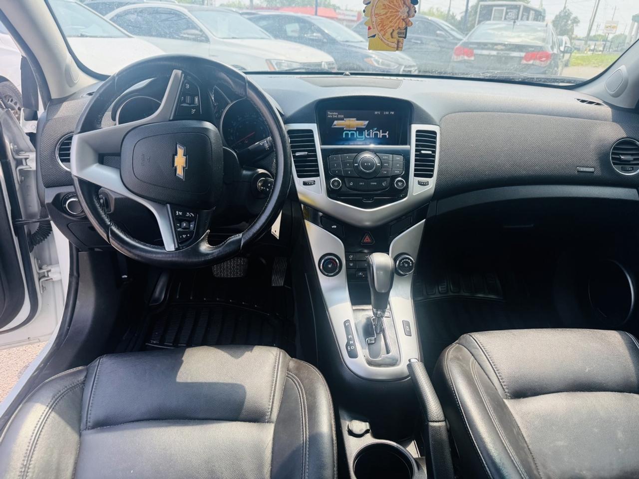 2015 Chevrolet Cruze 2LT Photo