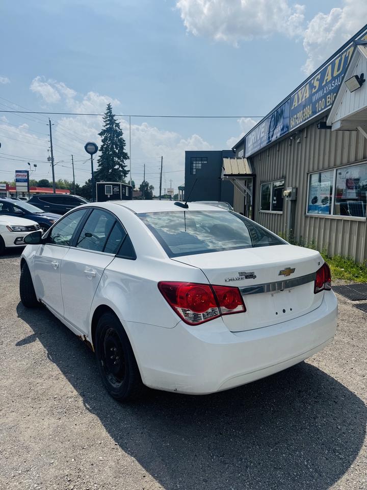 2015 Chevrolet Cruze 2LT Photo2
