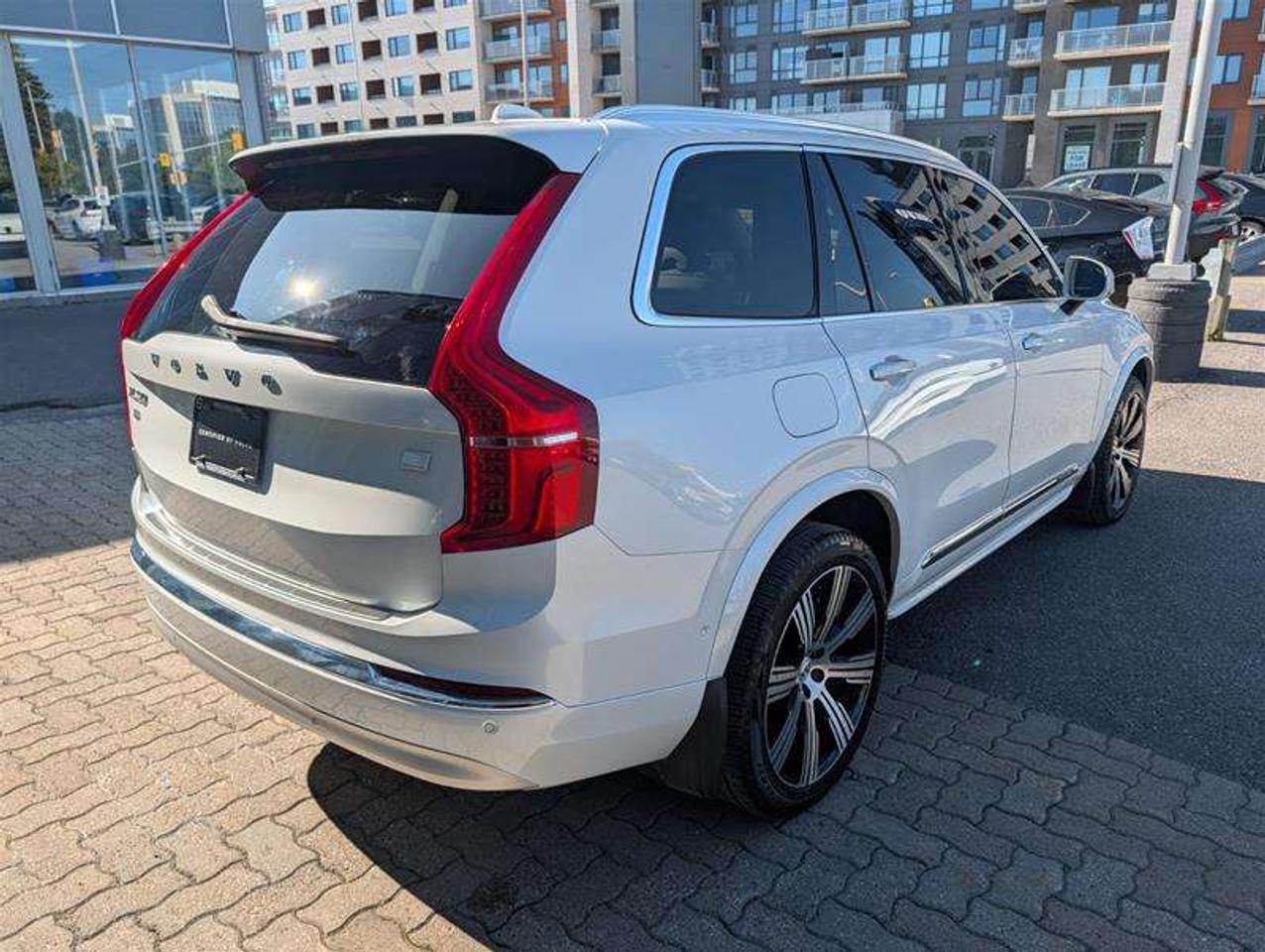 2022 Volvo XC90 T8 Inscription Ext Range   B&W   Air Susp   Clean Photo