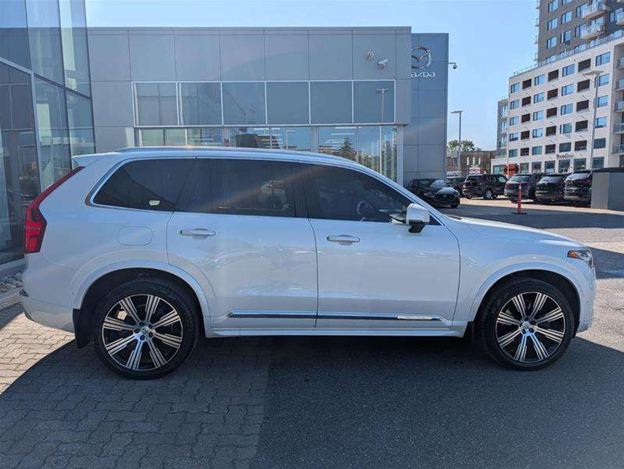 2022 Volvo XC90 T8 Inscription Ext Range   B&W   Air Susp   Clean Photo4