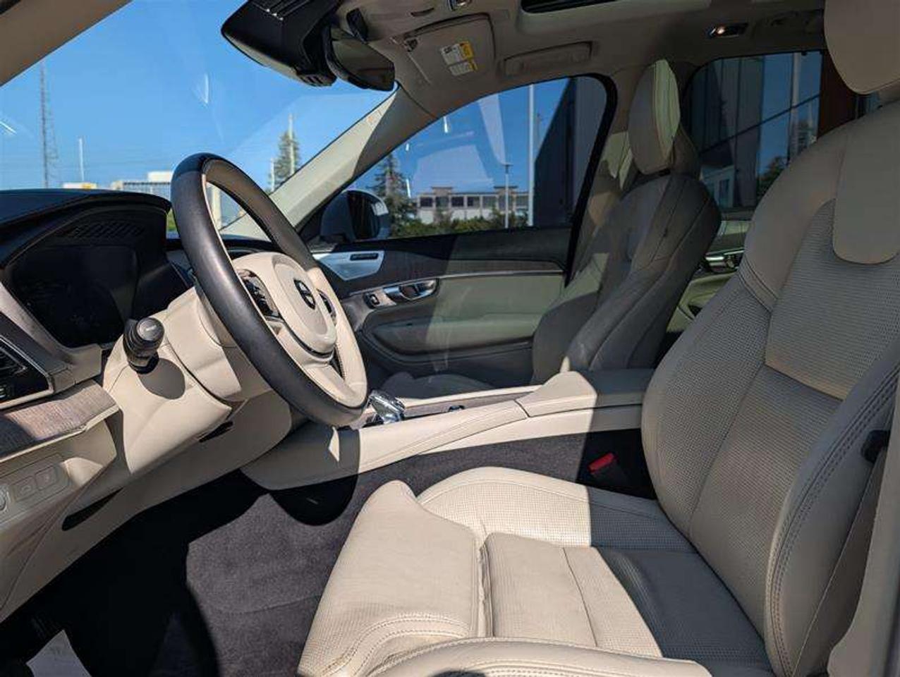2022 Volvo XC90 T8 Inscription Ext Range   B&W   Air Susp   Clean Photo