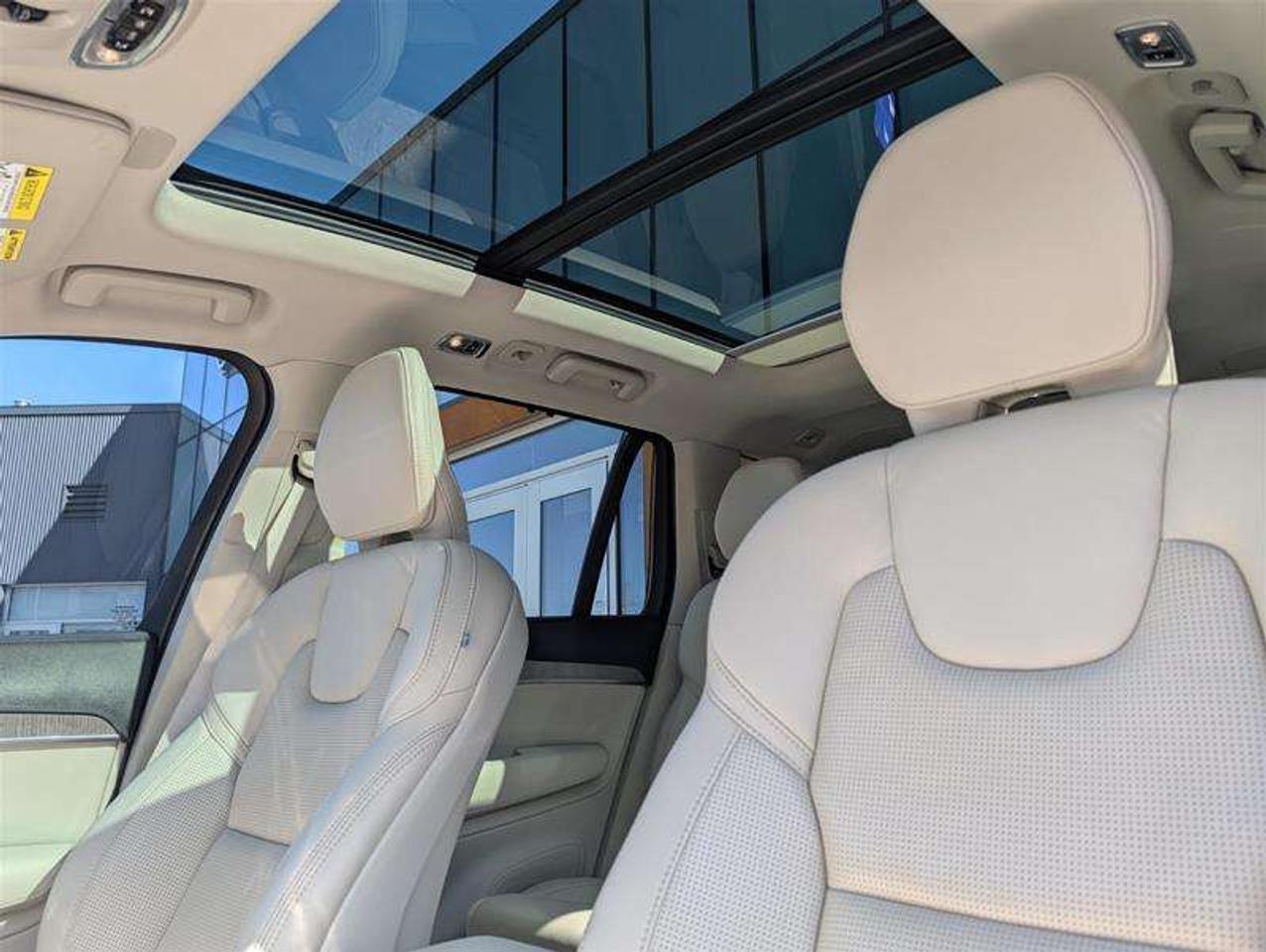 2022 Volvo XC90 T8 Inscription Ext Range   B&W   Air Susp   Clean Photo