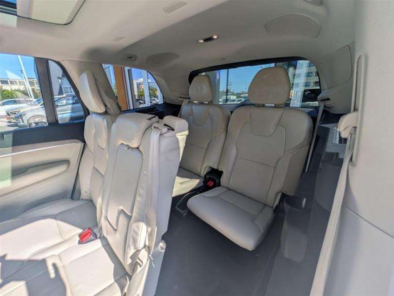 2022 Volvo XC90 T8 Inscription Ext Range   B&W   Air Susp   Clean Photo