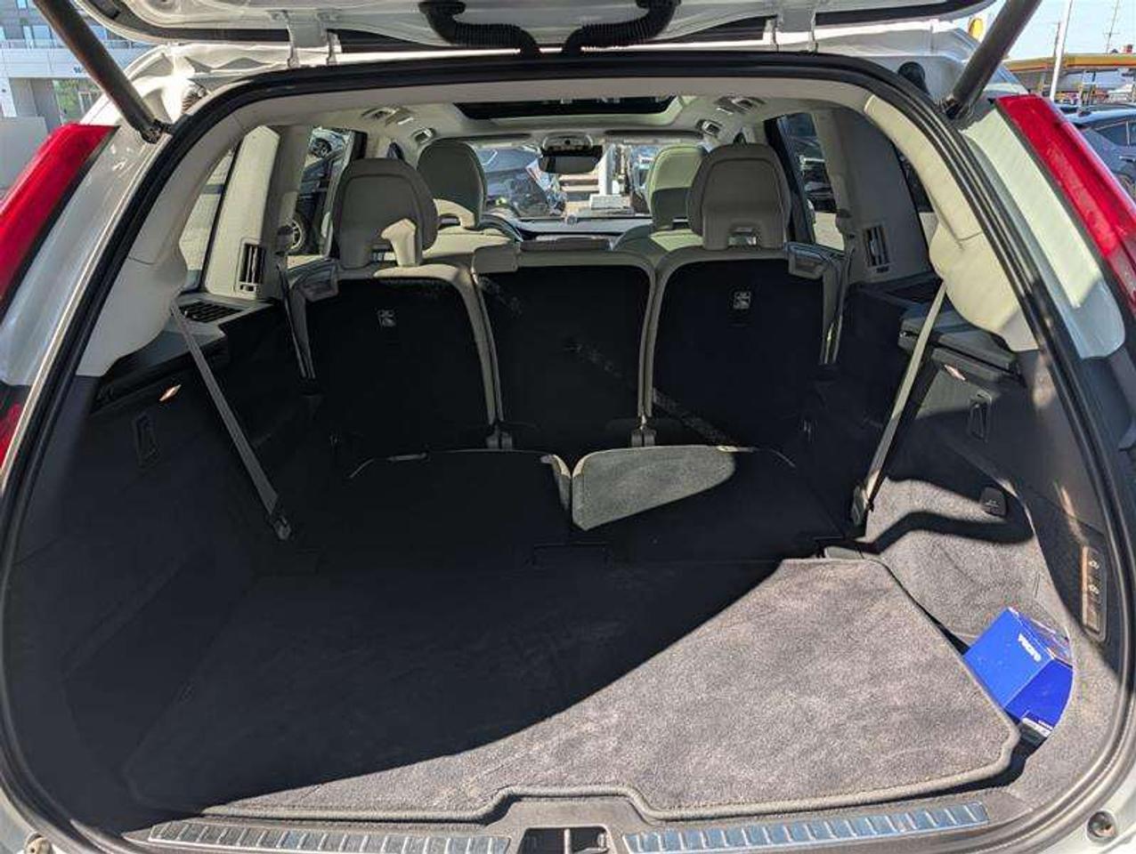 2022 Volvo XC90 T8 Inscription Ext Range   B&W   Air Susp   Clean Photo
