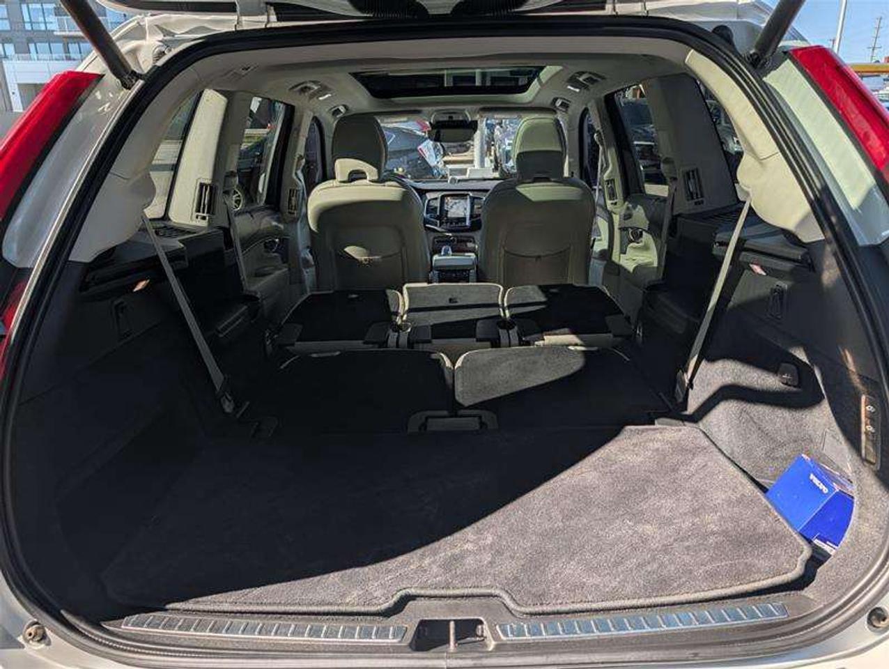 2022 Volvo XC90 T8 Inscription Ext Range   B&W   Air Susp   Clean Photo