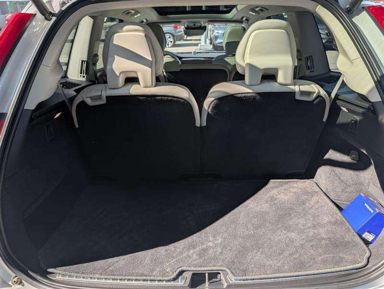 2022 Volvo XC90 T8 Inscription Ext Range   B&W   Air Susp   Clean Photo