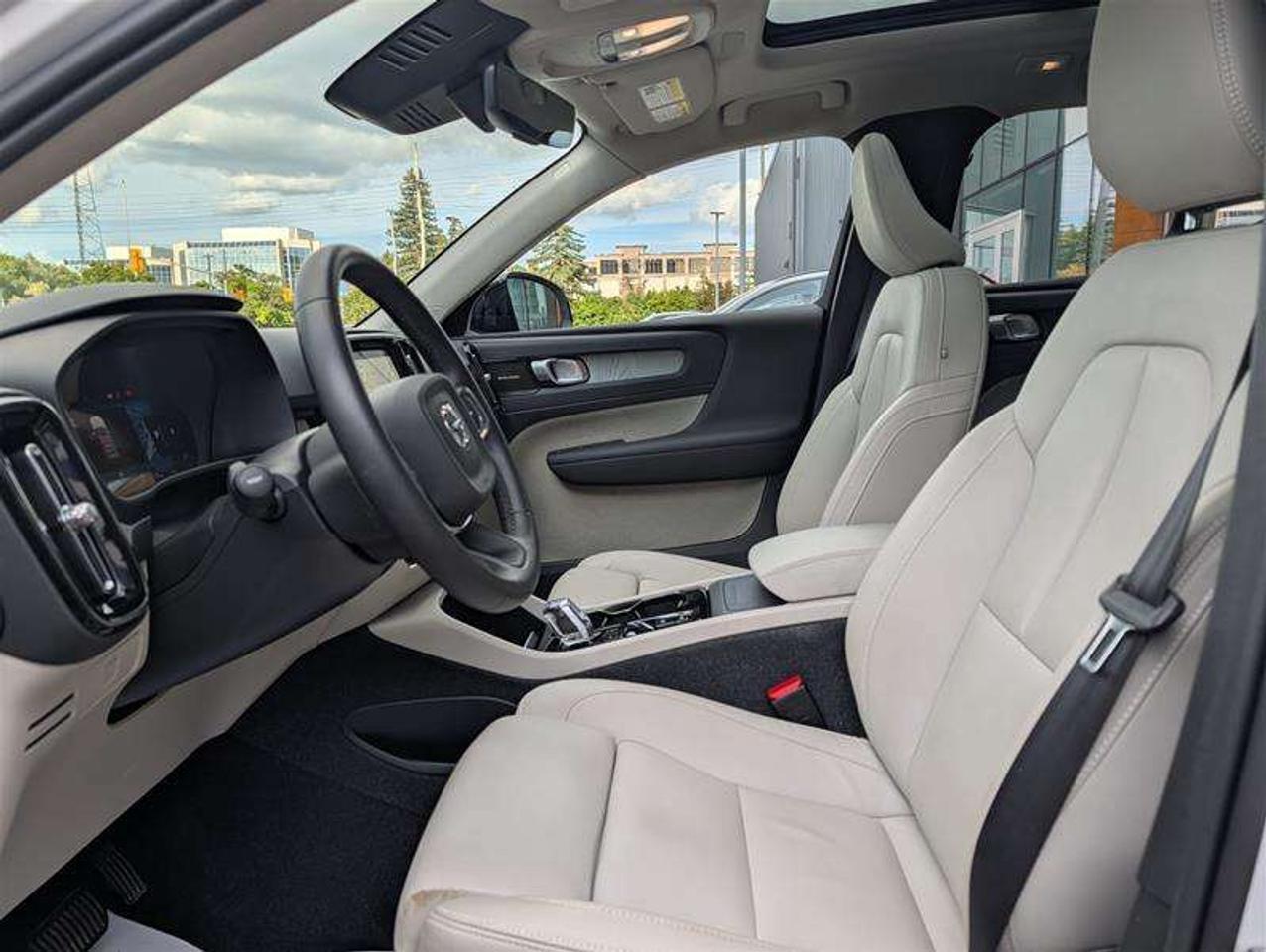 2024 Volvo XC40 B5 Ultimate   AWD   H/K Audio   360 Photo