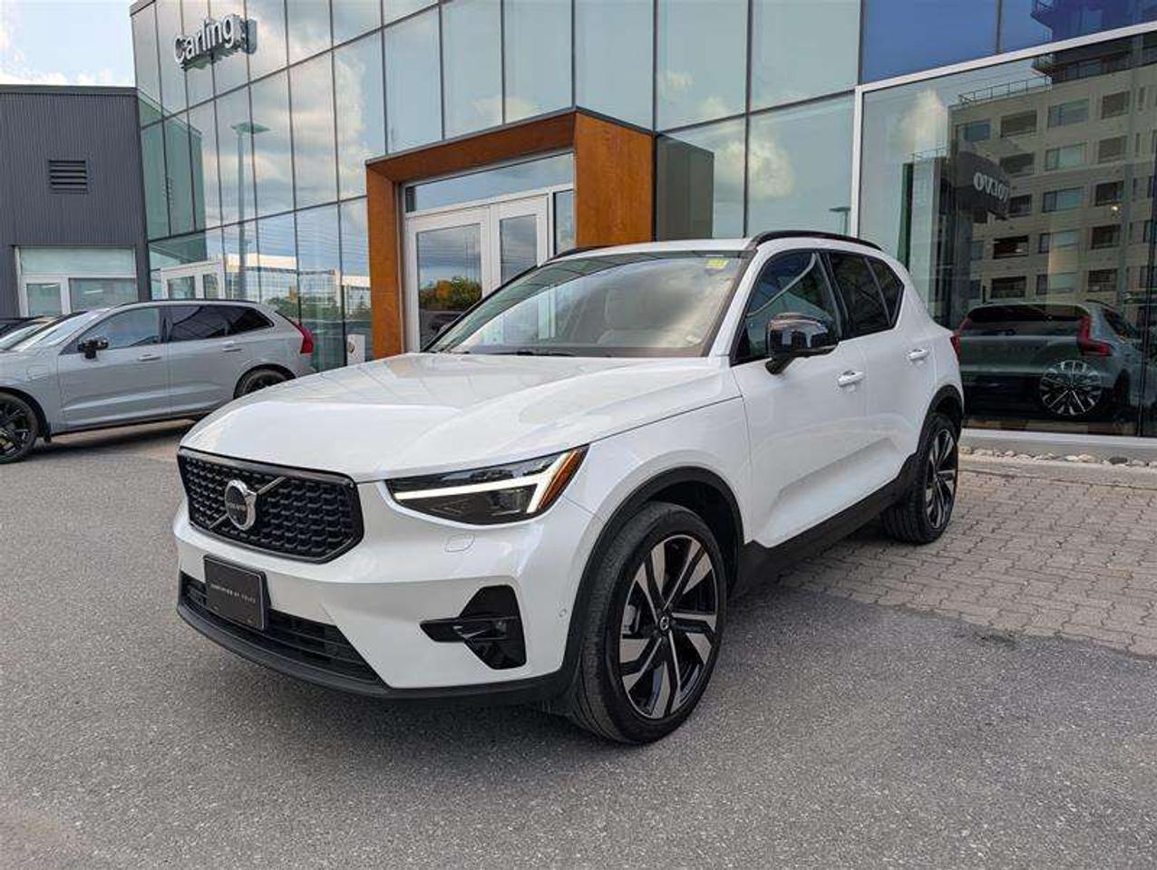 2024 Volvo XC40 B5 Ultimate   AWD   H/K Audio   360 Photo