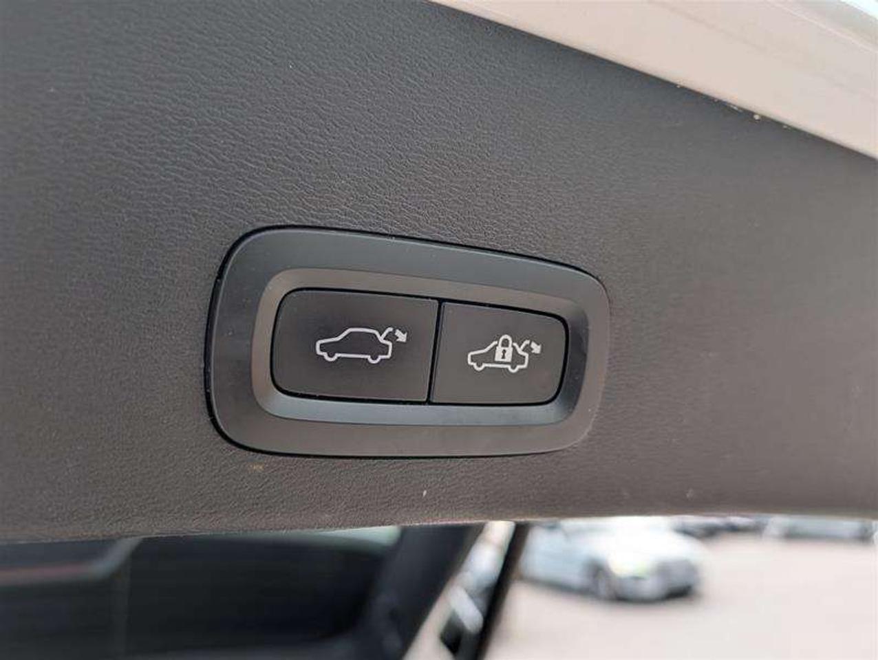 2024 Volvo XC40 B5 Ultimate   AWD   H/K Audio   360 Photo