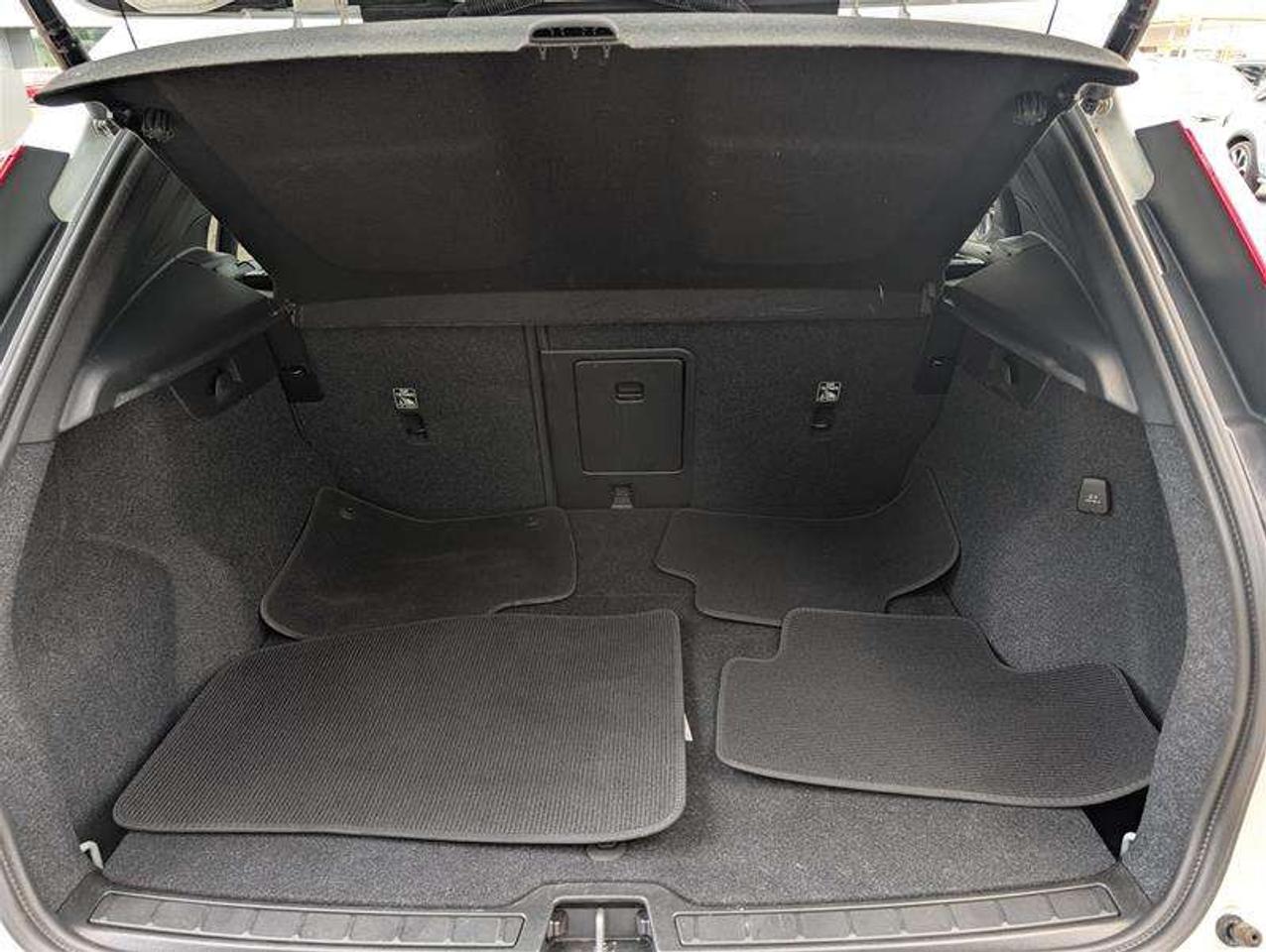 2024 Volvo XC40 B5 Ultimate   AWD   H/K Audio   360 Photo