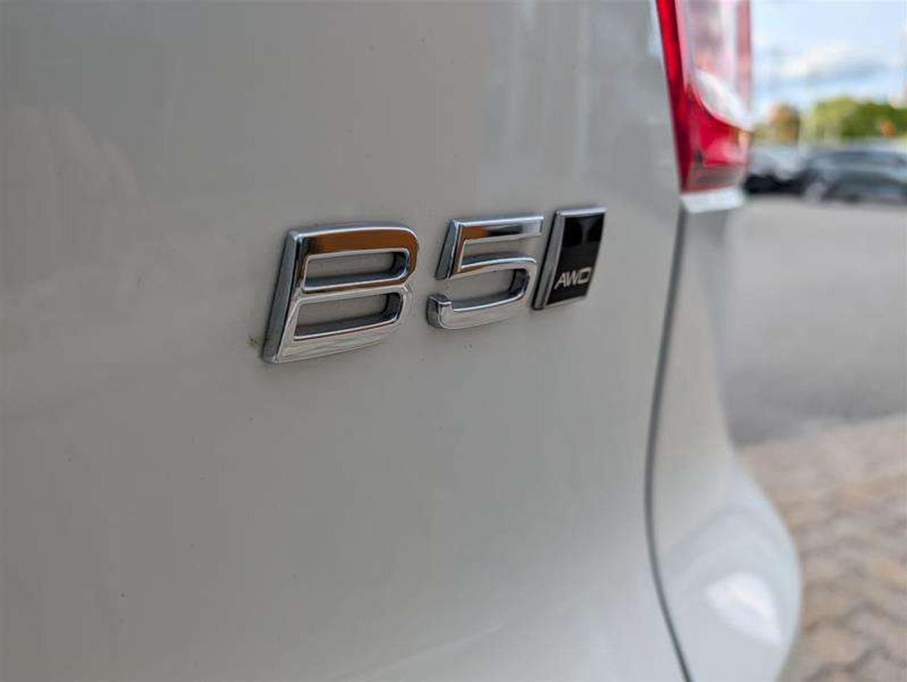 2024 Volvo XC40 B5 Ultimate   AWD   H/K Audio   360 Photo
