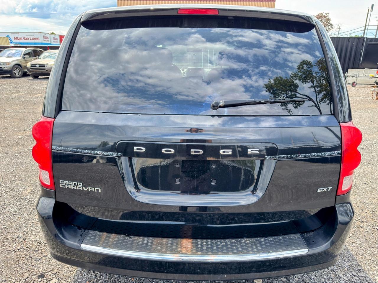 2016 Dodge Grand Caravan SXT Photo4