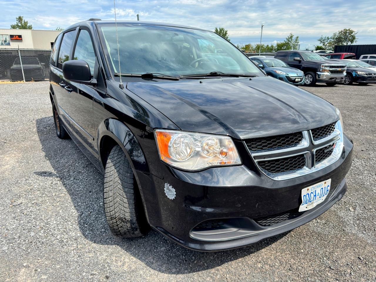 2016 Dodge Grand Caravan SXT Photo2