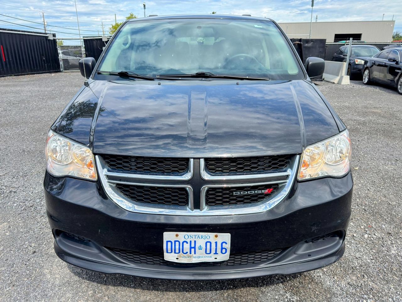 2016 Dodge Grand Caravan SXT Photo1