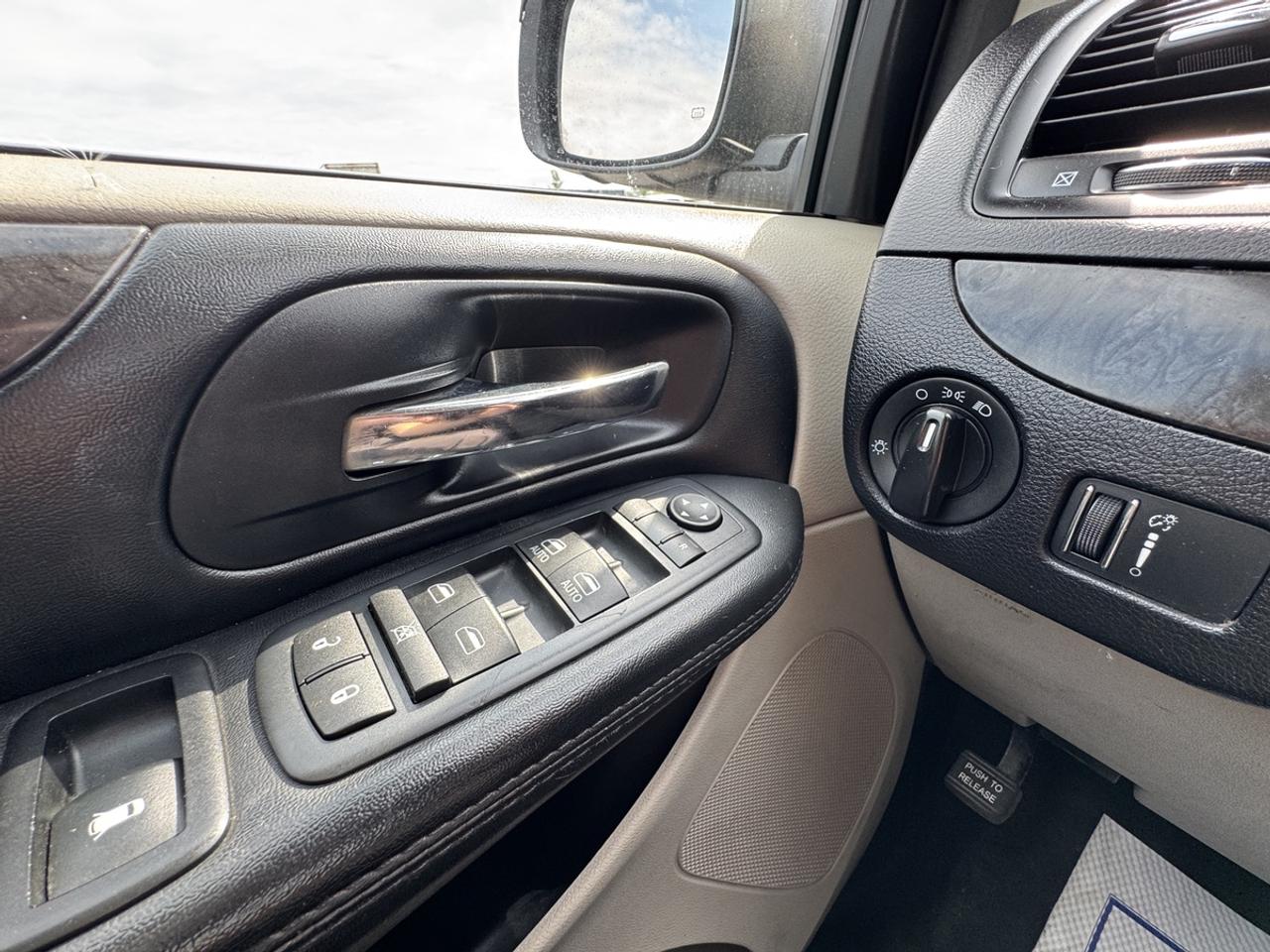 2016 Dodge Grand Caravan SXT Photo