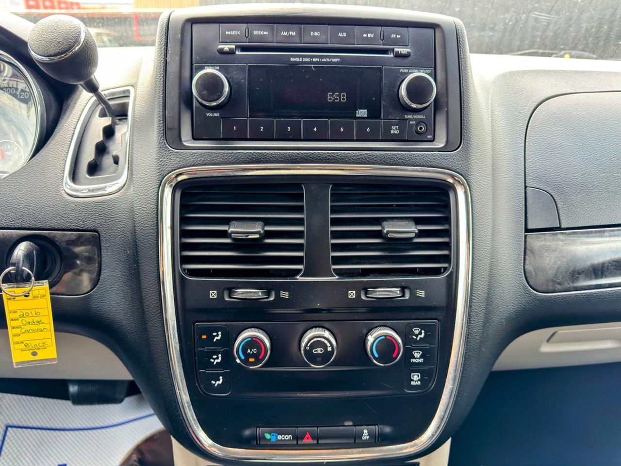 2016 Dodge Grand Caravan SXT Photo