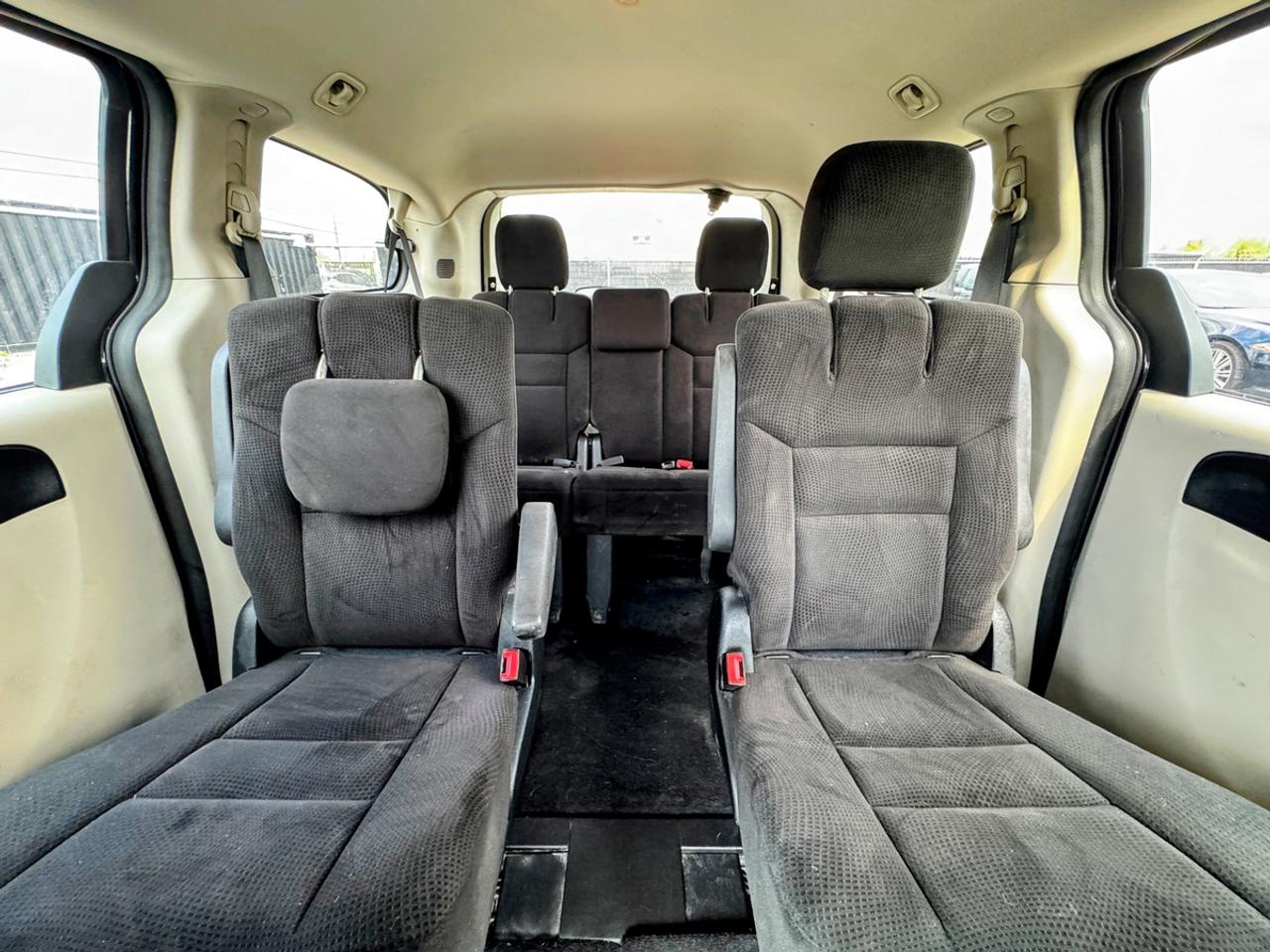 2016 Dodge Grand Caravan SXT Photo