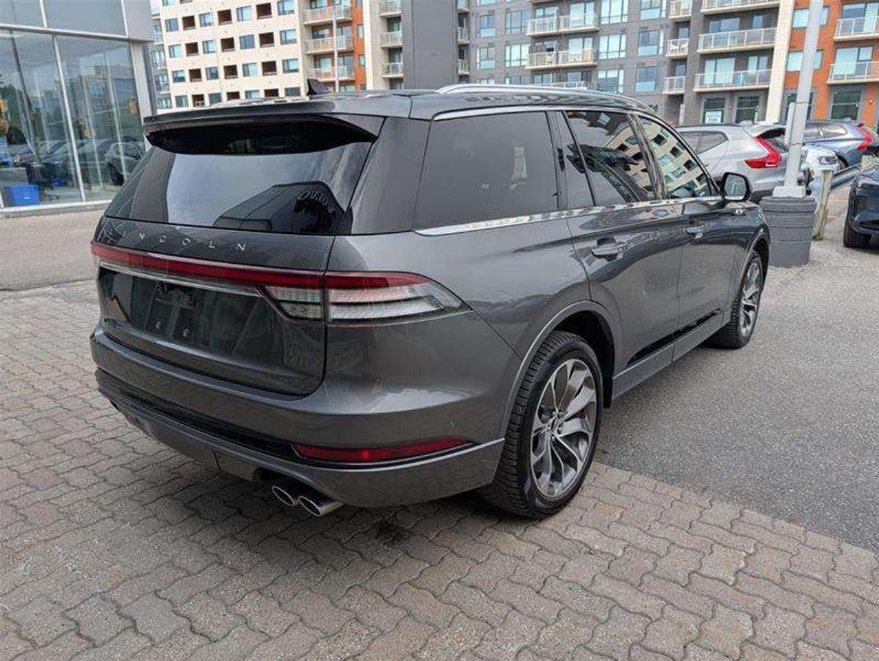 2022 Lincoln Aviator 301A   PHEV   Luxury   Tow   Massage   Dynamic Photo3