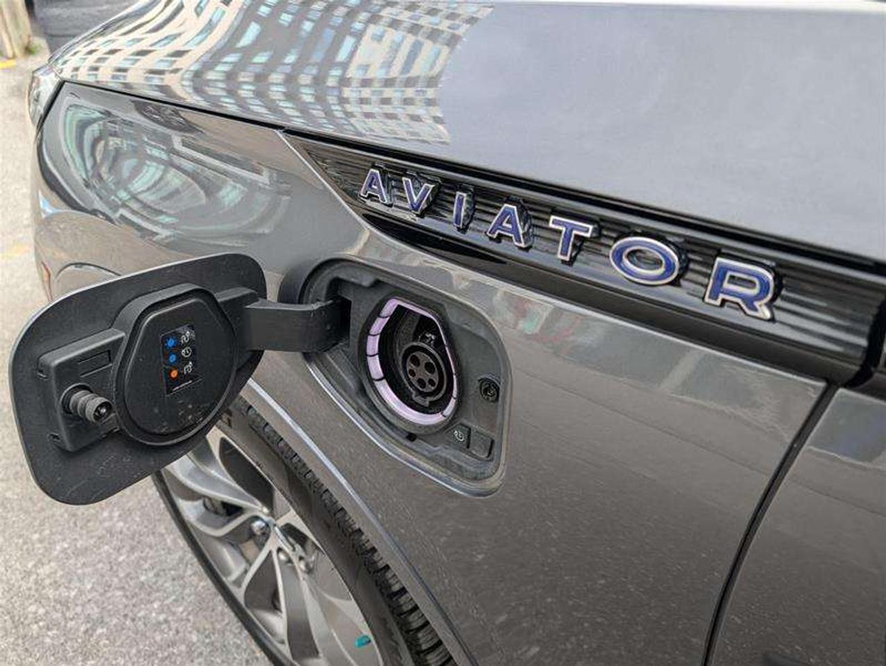 2022 Lincoln Aviator 301A   PHEV   Luxury   Tow   Massage   Dynamic Photo