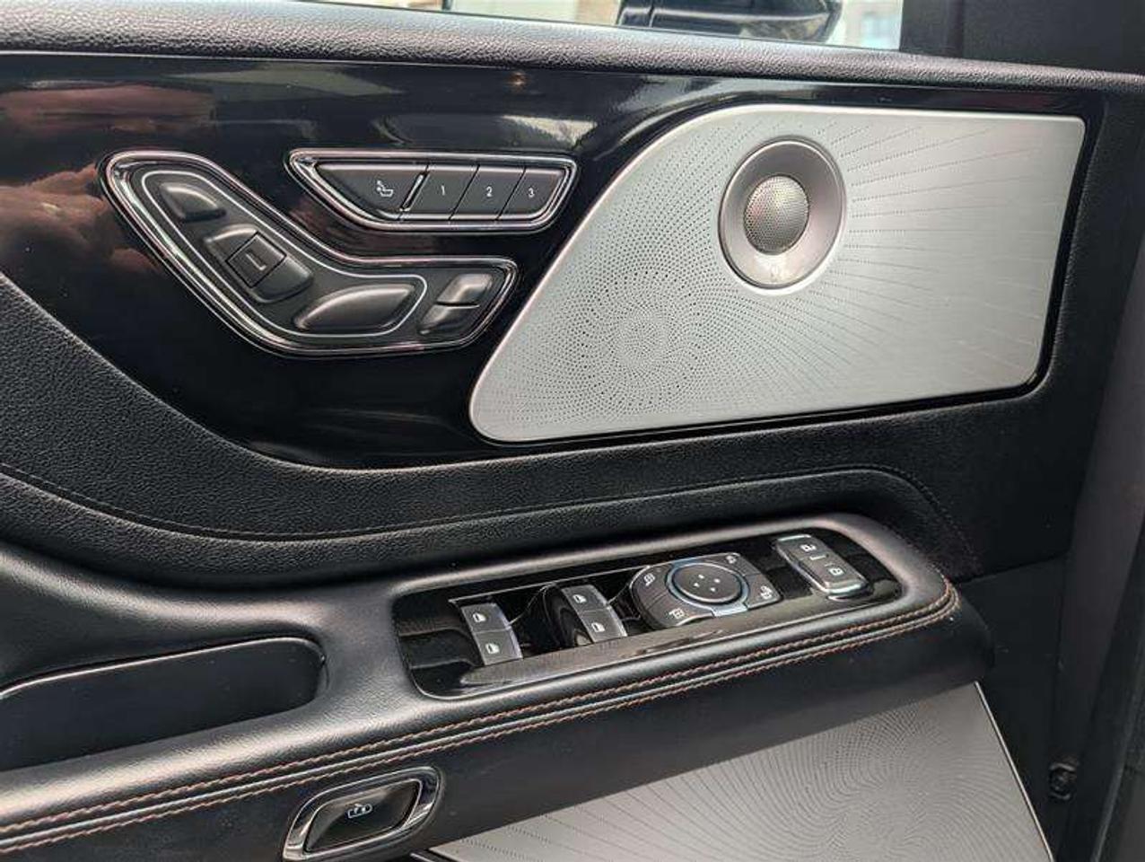 2022 Lincoln Aviator 301A   PHEV   Luxury   Tow   Massage   Dynamic Photo