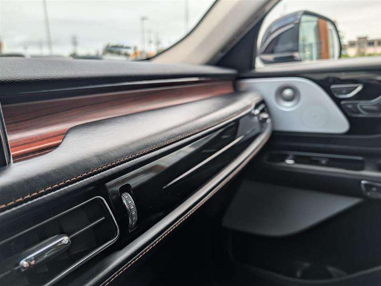 2022 Lincoln Aviator 301A   PHEV   Luxury   Tow   Massage   Dynamic Photo